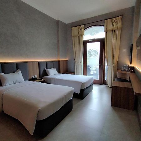 The Grand Palace Hotel Malang Eksteriør bilde