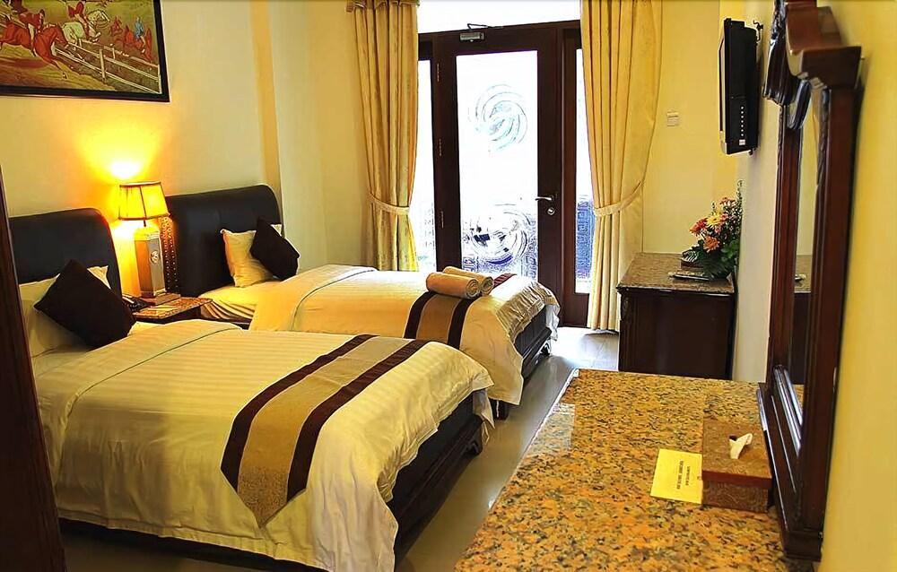 The Grand Palace Hotel Malang Eksteriør bilde