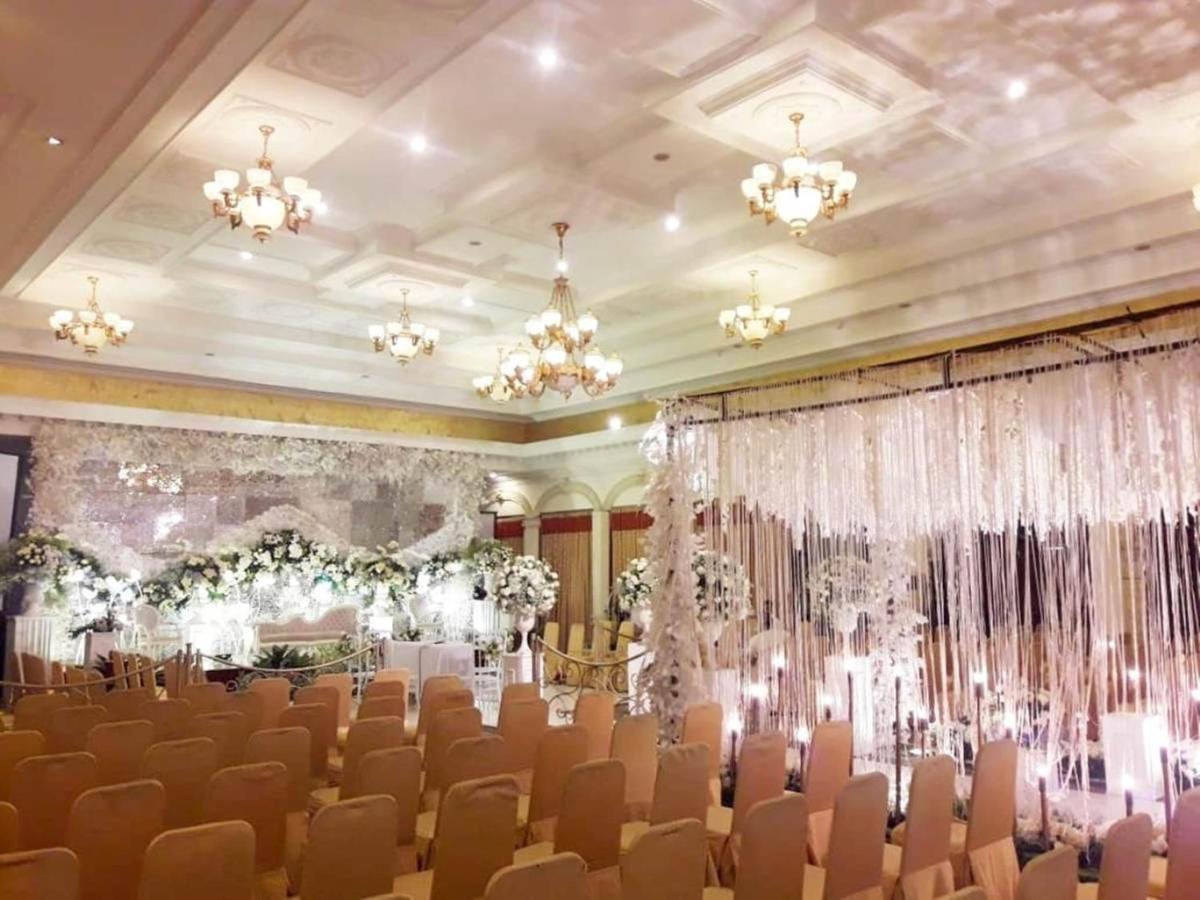 The Grand Palace Hotel Malang Eksteriør bilde