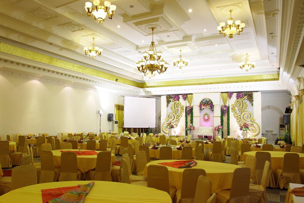 The Grand Palace Hotel Malang Eksteriør bilde