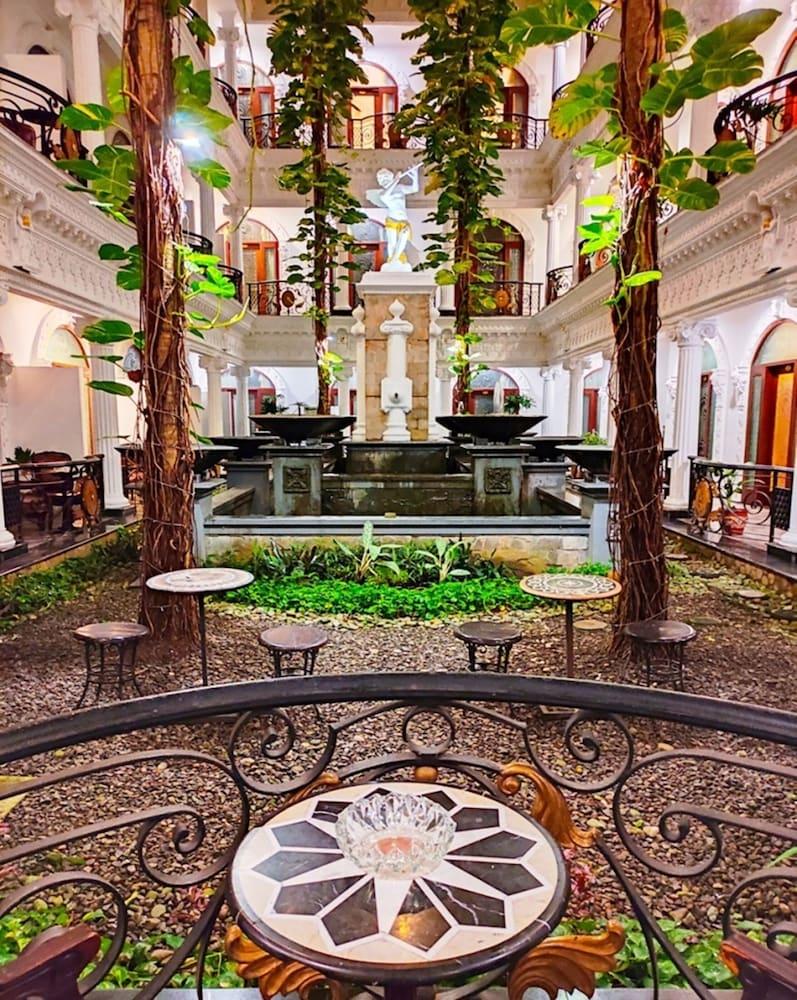 The Grand Palace Hotel Malang Eksteriør bilde