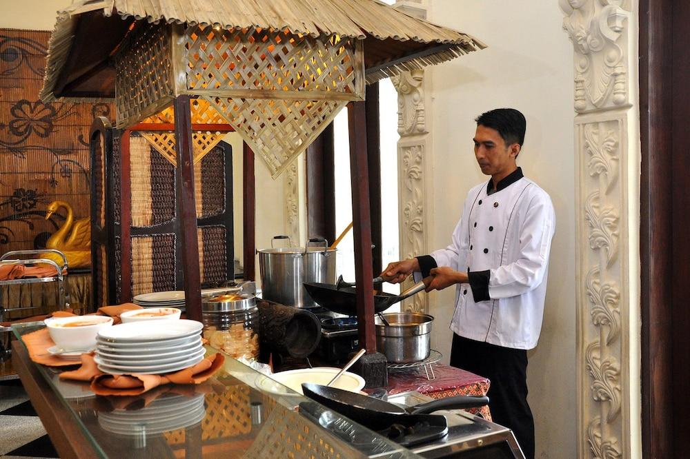 The Grand Palace Hotel Malang Eksteriør bilde