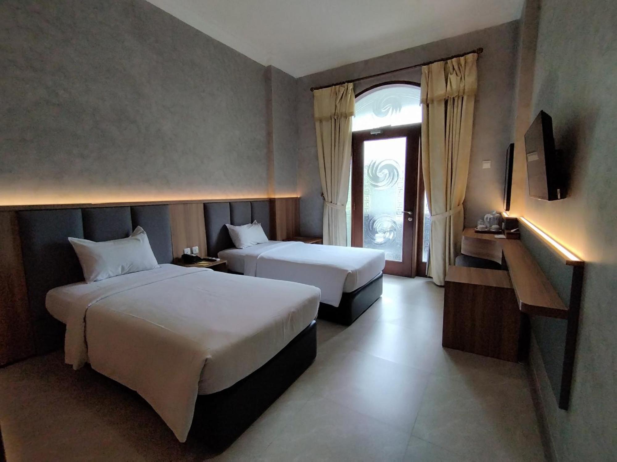 The Grand Palace Hotel Malang Eksteriør bilde