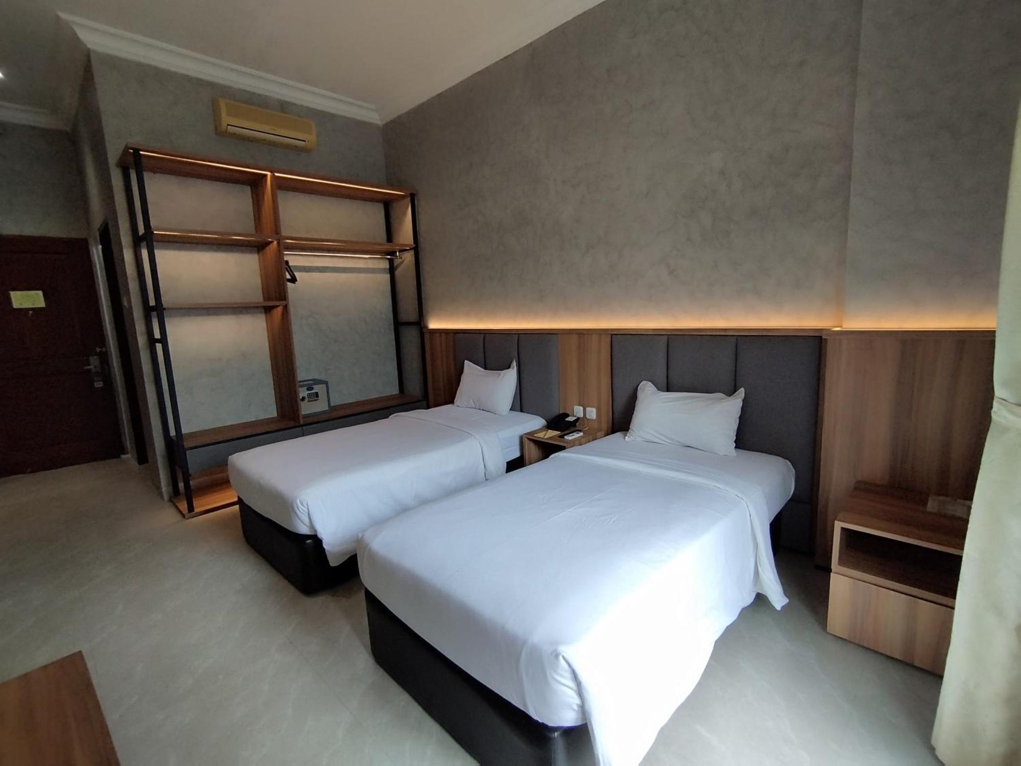 The Grand Palace Hotel Malang Eksteriør bilde