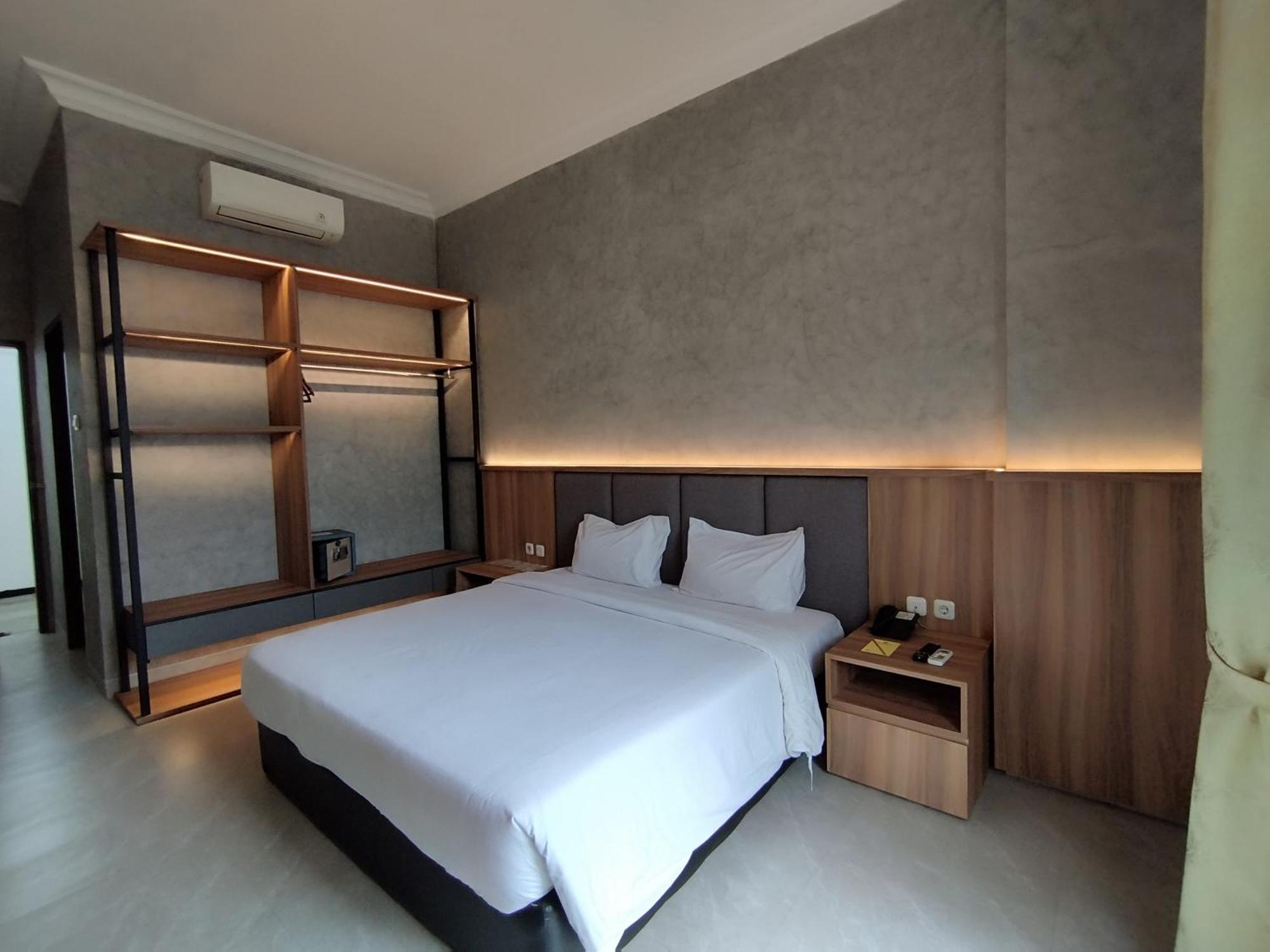 The Grand Palace Hotel Malang Eksteriør bilde