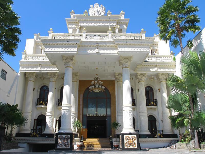 The Grand Palace Hotel Malang Eksteriør bilde