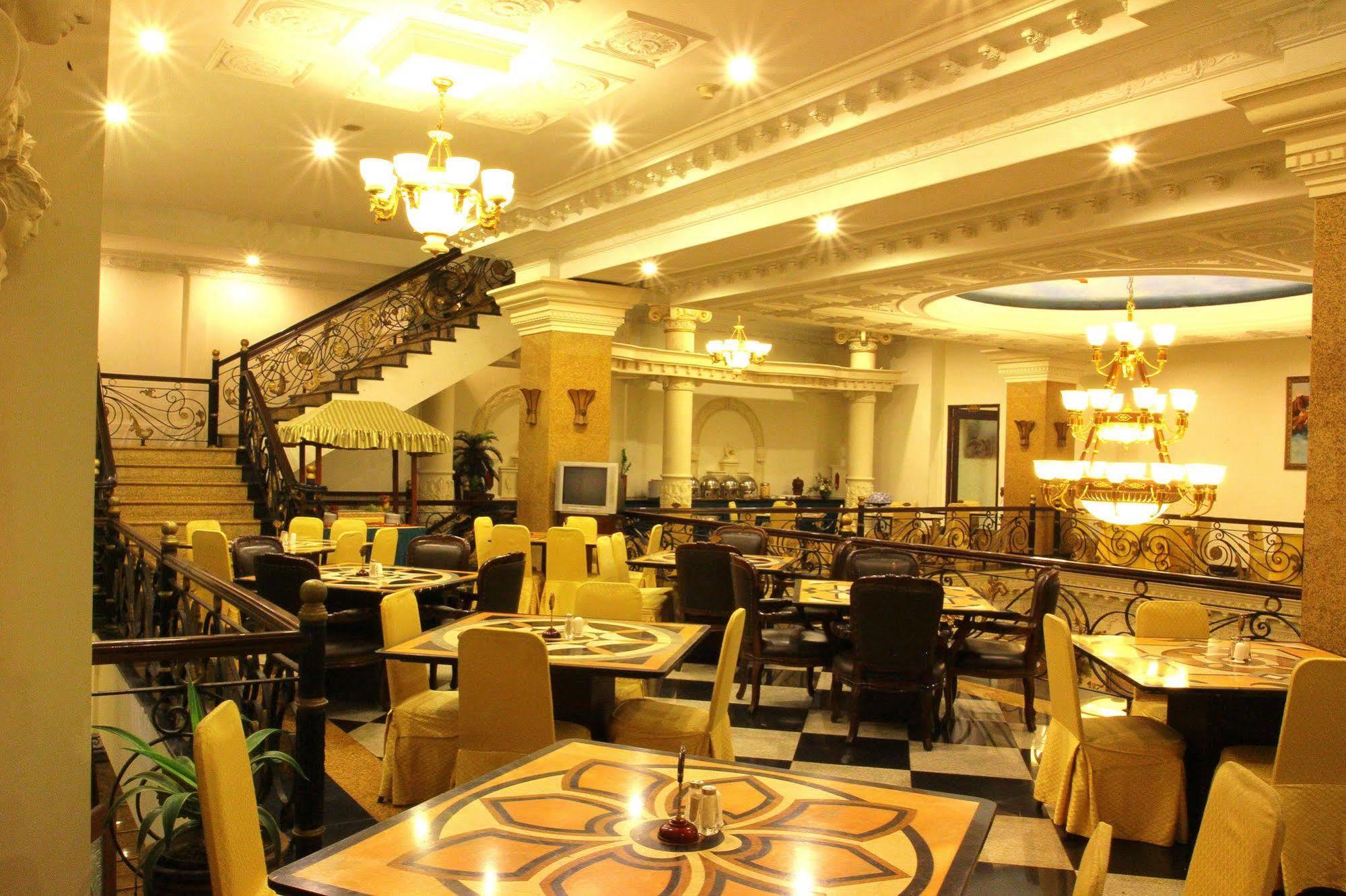 The Grand Palace Hotel Malang Eksteriør bilde