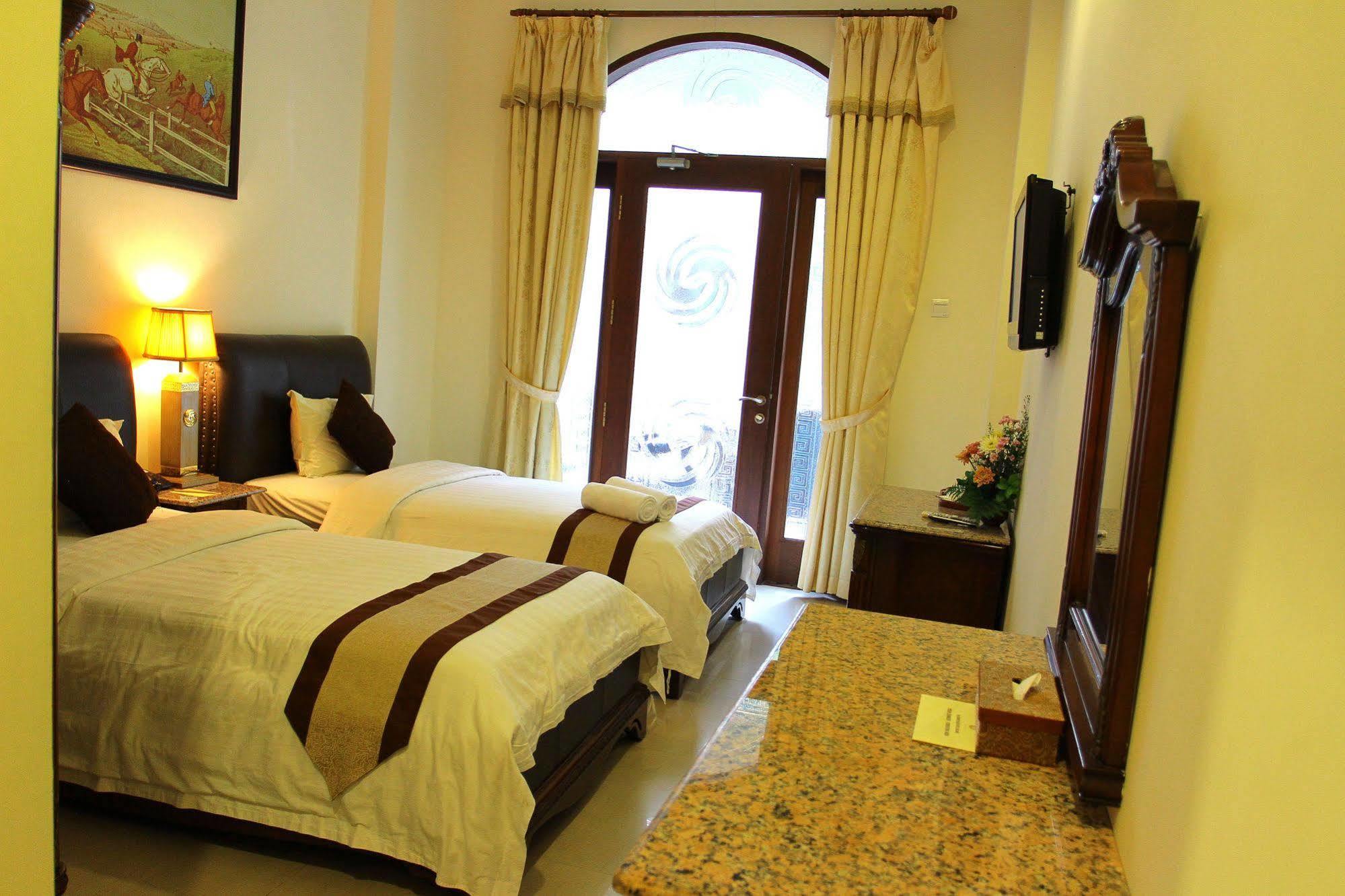 The Grand Palace Hotel Malang Eksteriør bilde