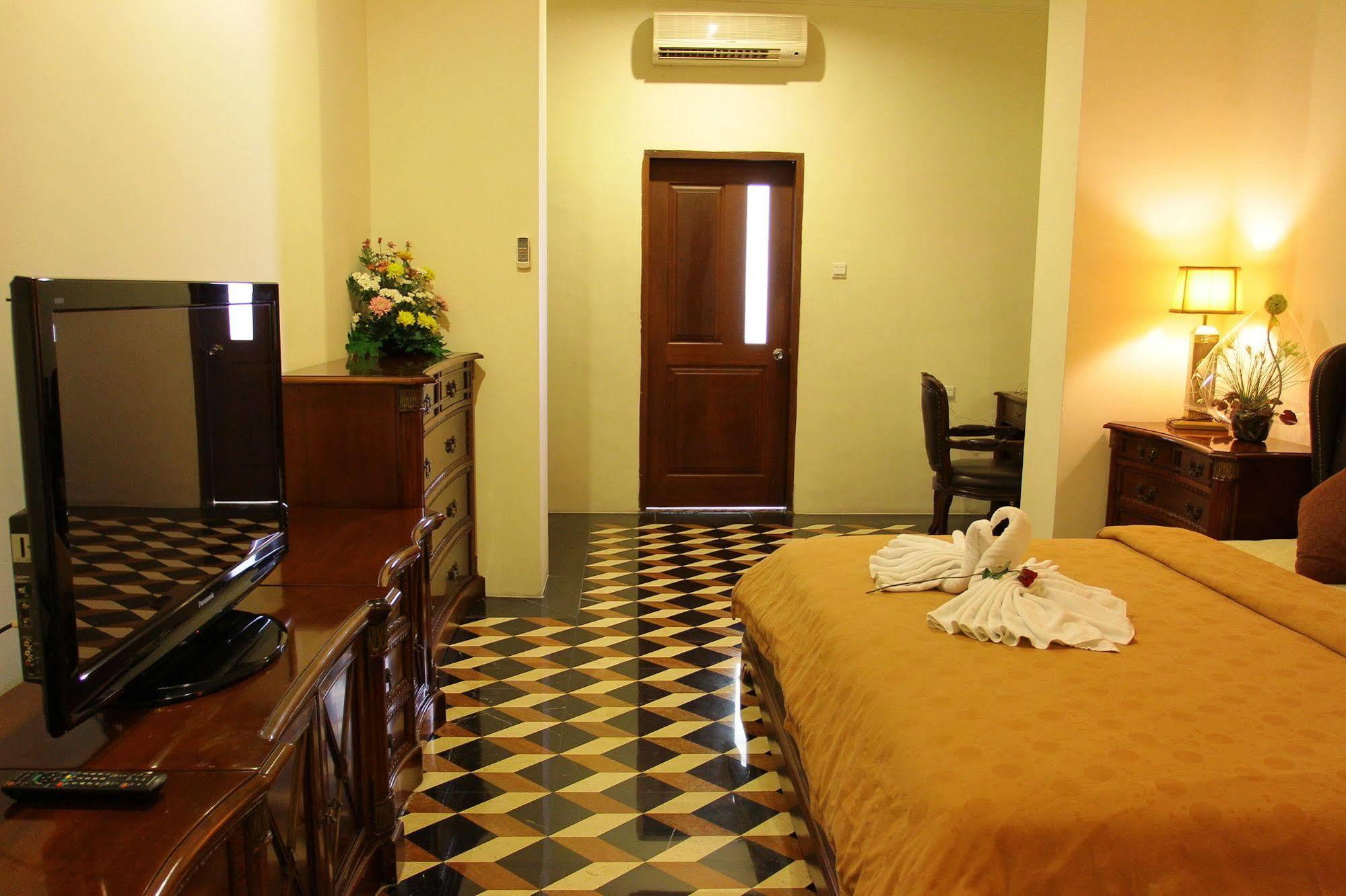 The Grand Palace Hotel Malang Eksteriør bilde