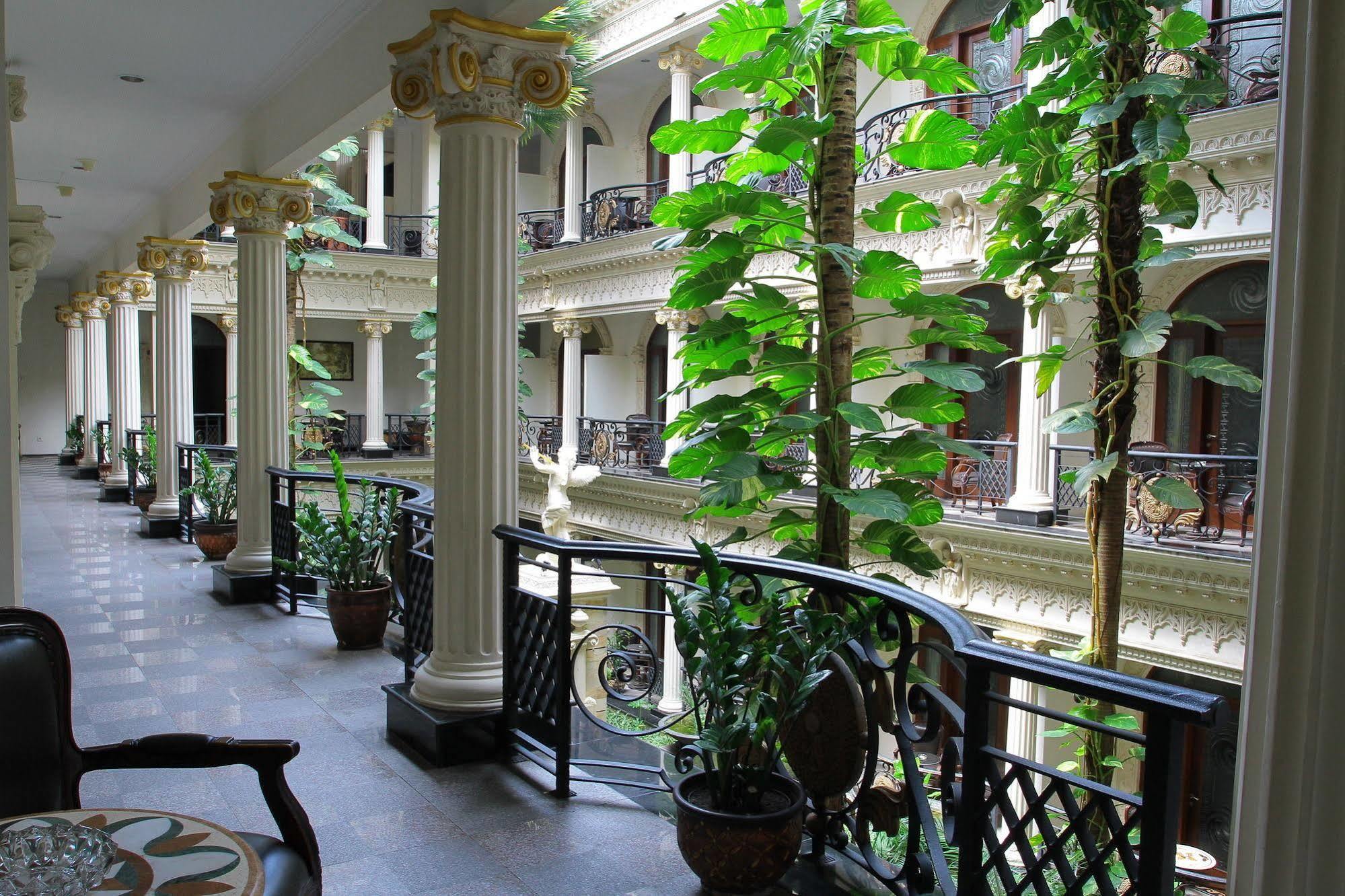 The Grand Palace Hotel Malang Eksteriør bilde