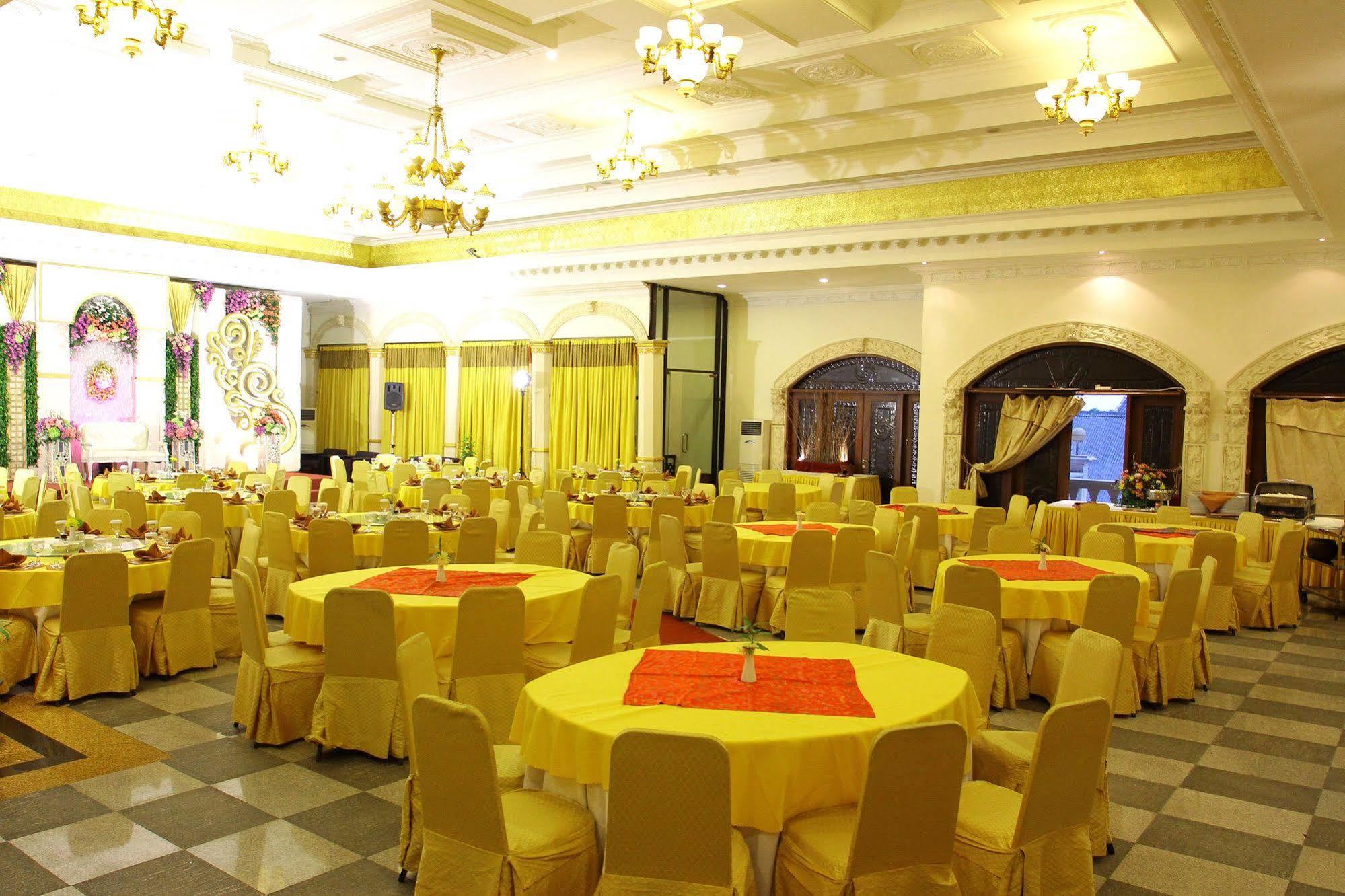 The Grand Palace Hotel Malang Eksteriør bilde