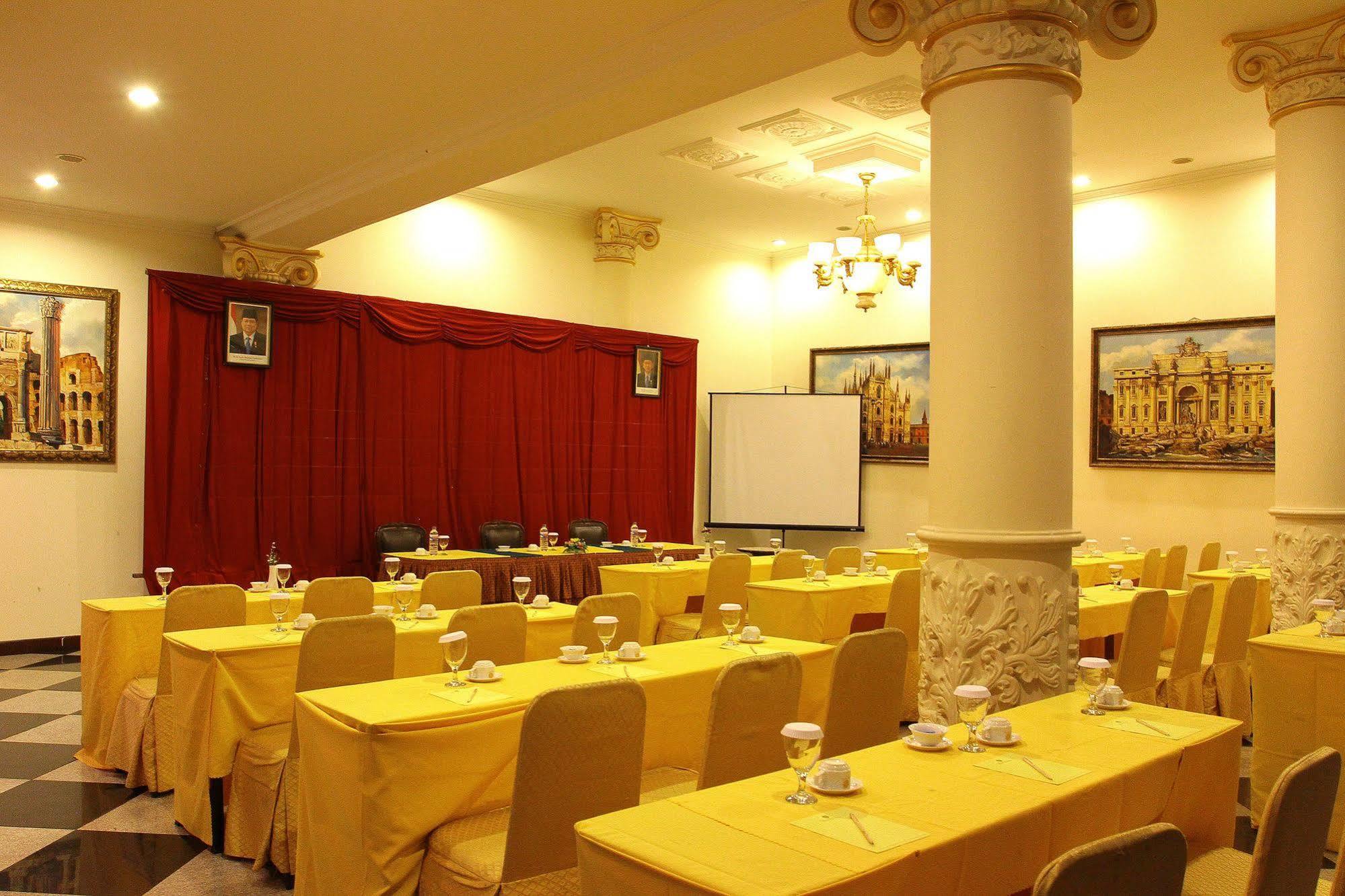 The Grand Palace Hotel Malang Eksteriør bilde